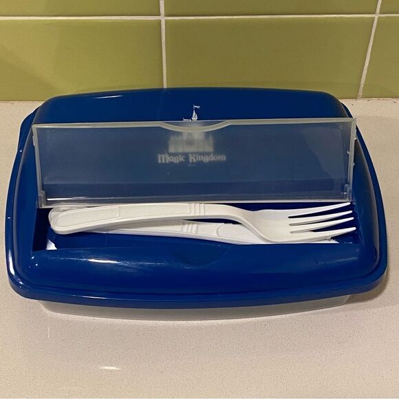 WDW/Magic Kingdom - Compartment Lunch Box with Utensils - Picture 3 of 6